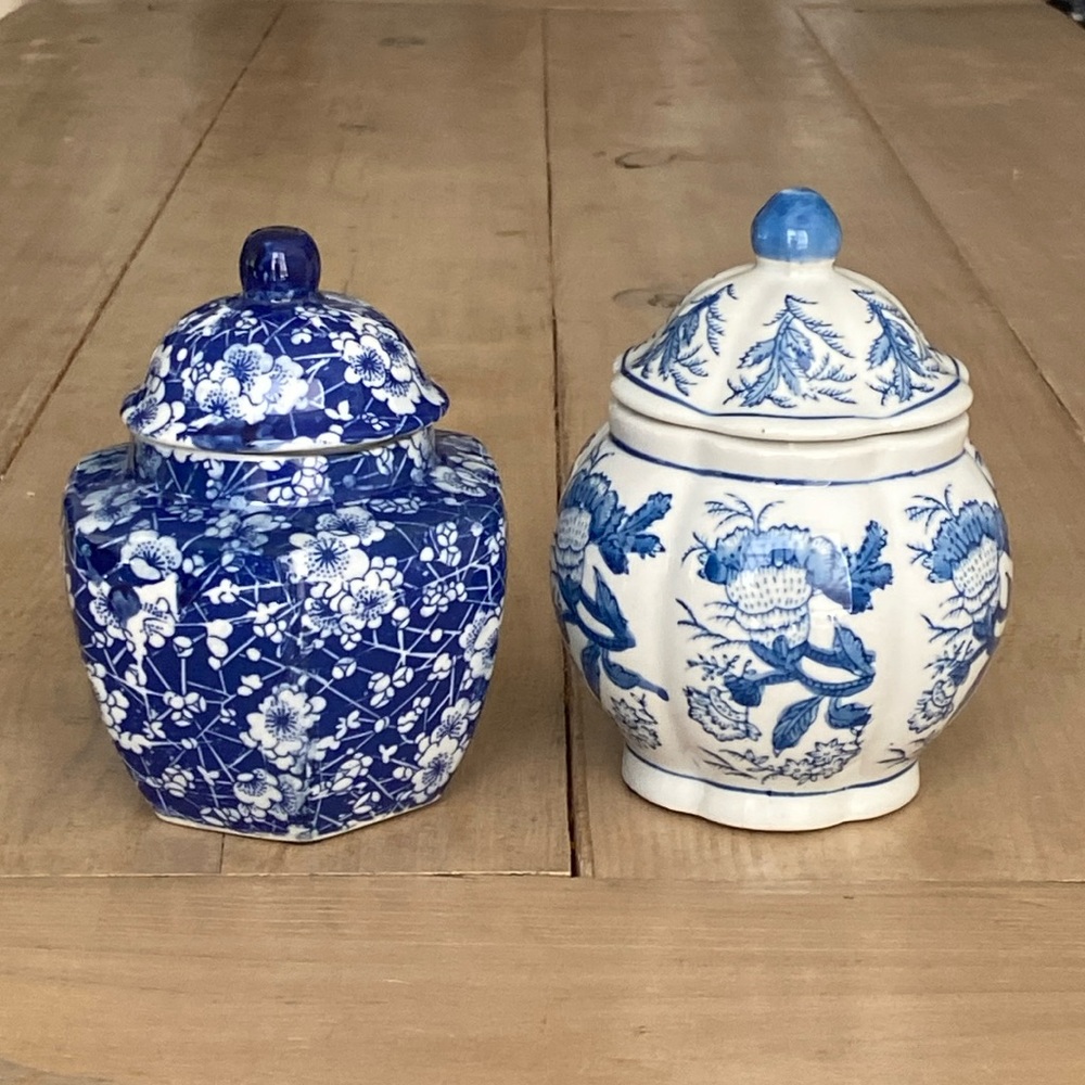 Set of 2 Blue and White Chinese Porcelain Jars with Lid